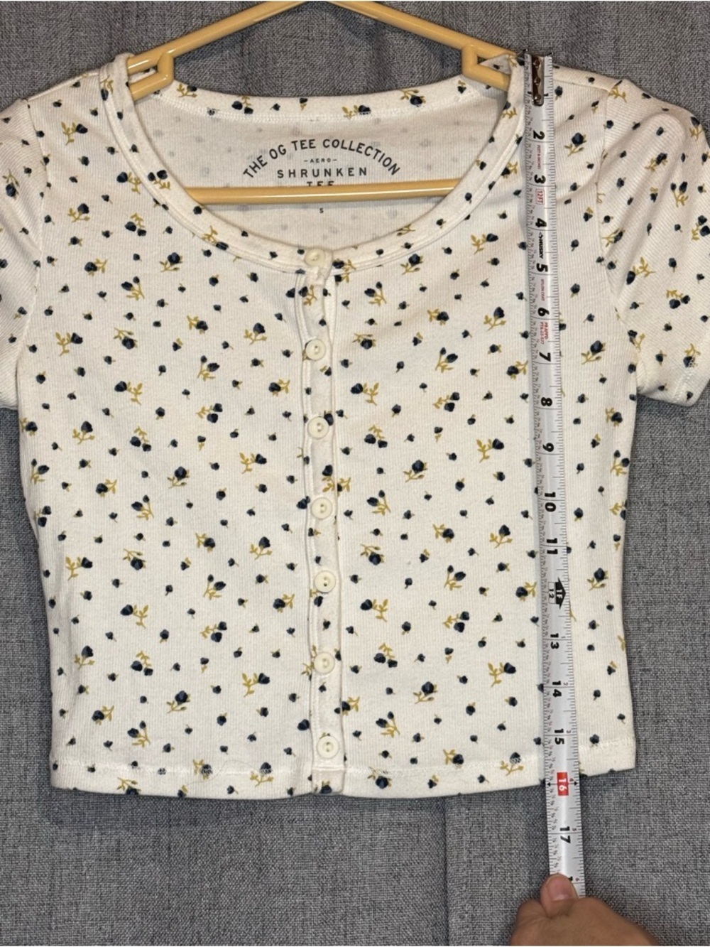 AERO Floral Baby Tee Crop Top Size S White Button Front Y2K Fitted - Picture 4 of 7